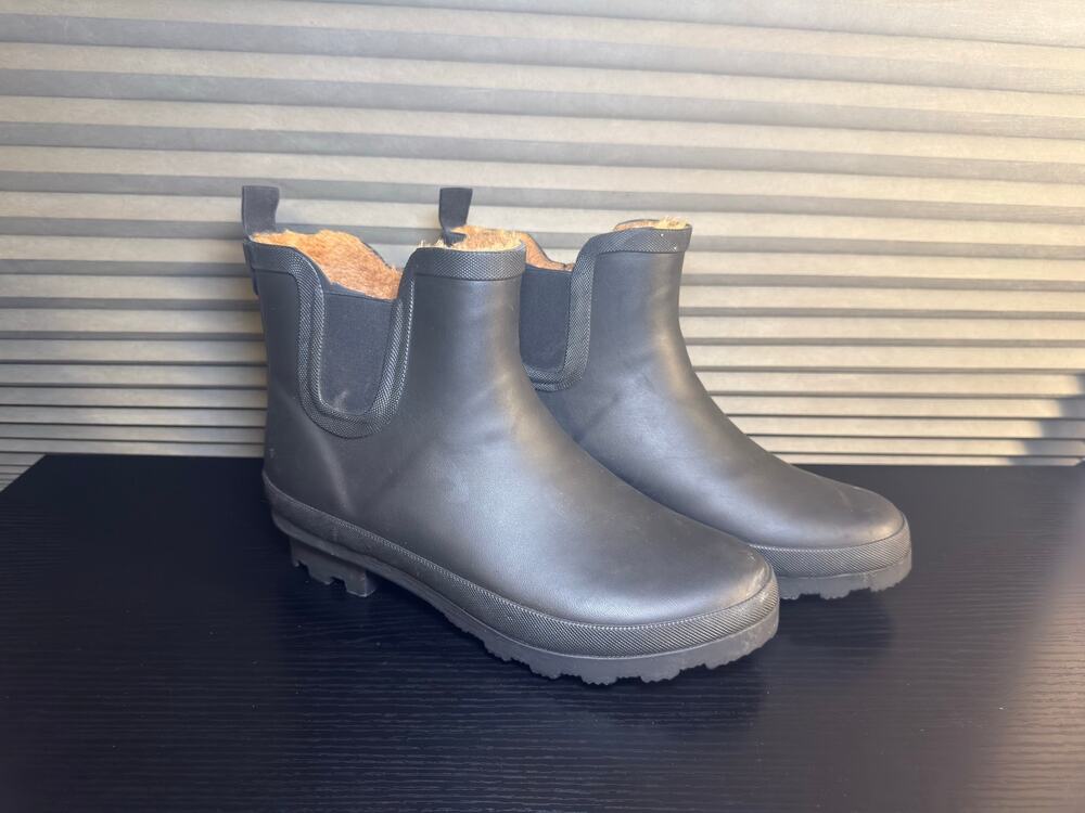Chooka Black Chelsea Rain Boots Plush Lined Waterproof Women’s Size 8